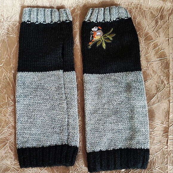 Fingerless Gloves Thumb Holes Black &  Gray Grey Embroidered Birds Mittens NEW - Picture 2 of 11